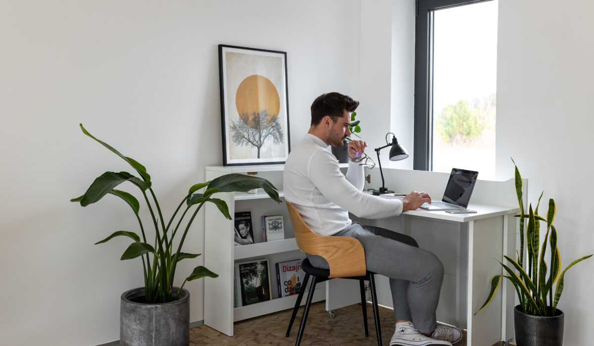 Transformez Votre Espace : Le Bureau Mural ENJOY 115 cm - Là où le Style Rencontre la Fonctionnalité