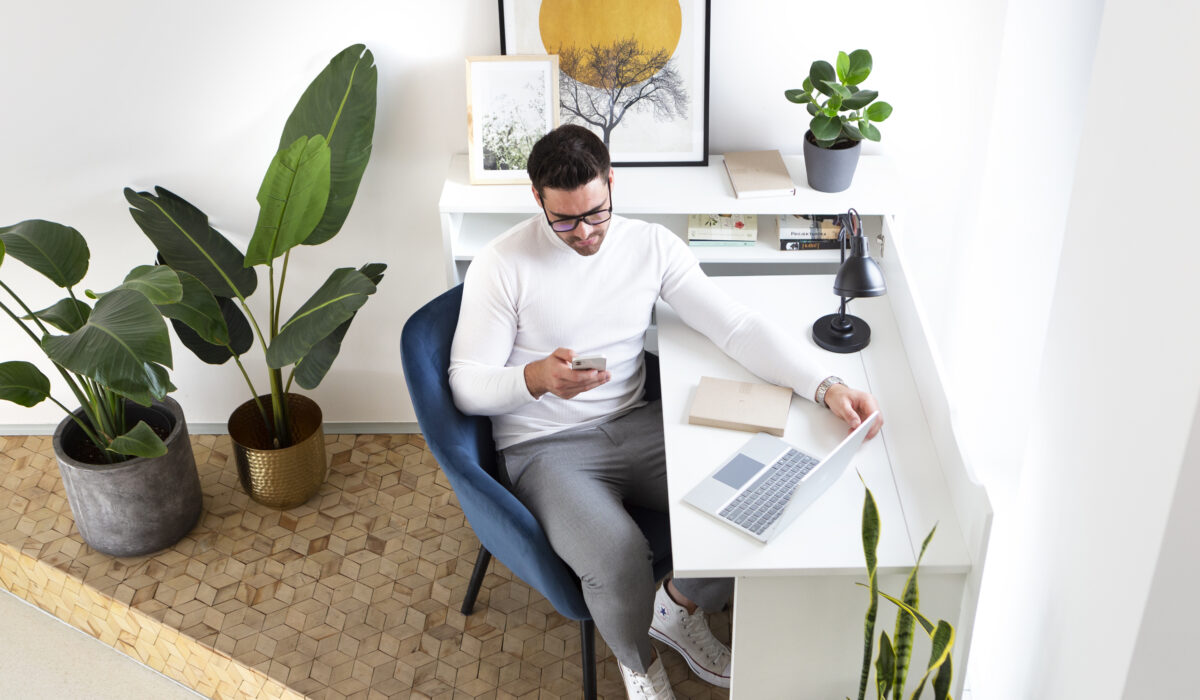 Design Épuré, Vie Astucieuse : Déployez les Possibilités avec le Bureau Mural ENJOY 115 cm