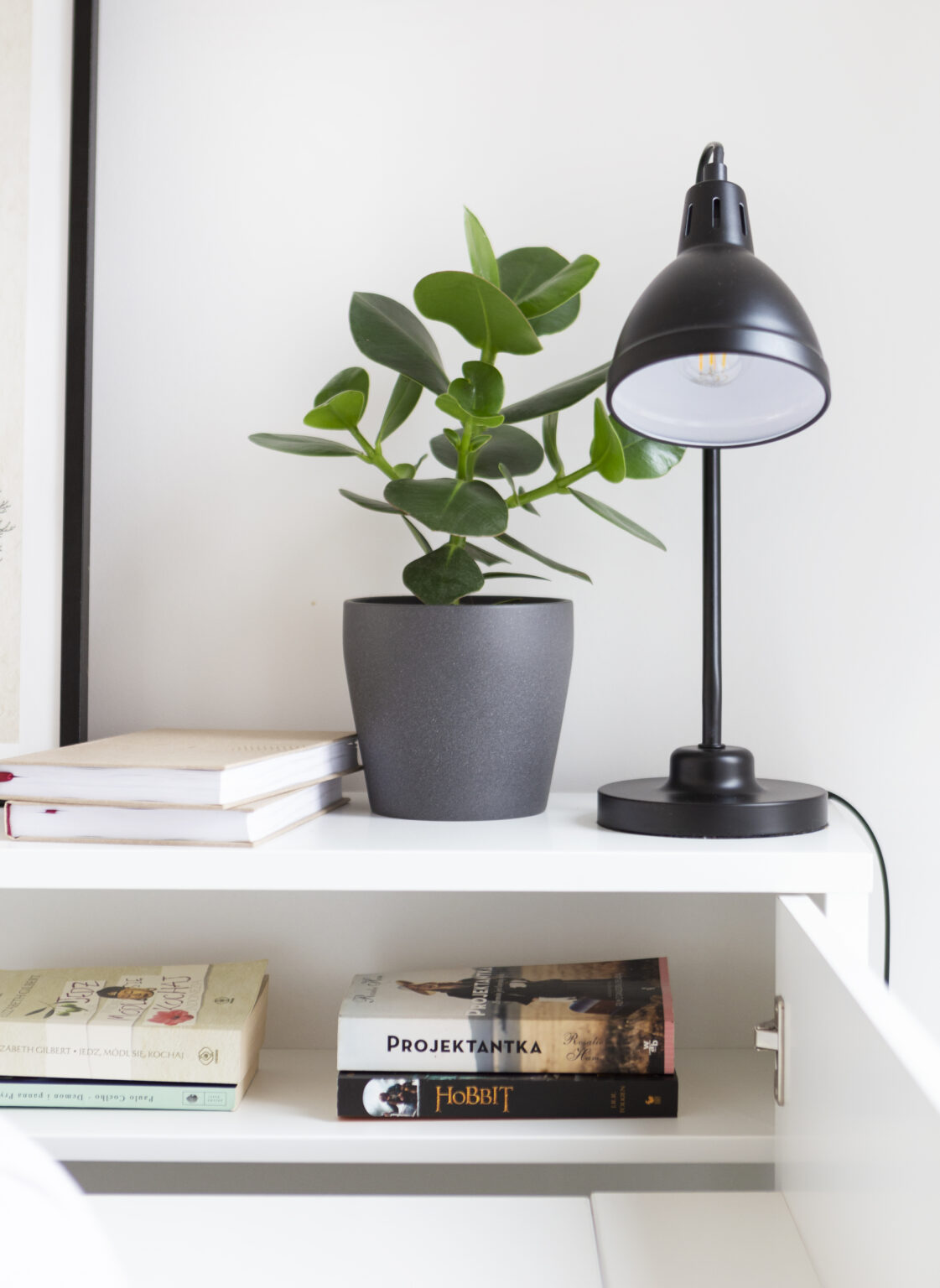 Élégance et Efficacité : Le Bureau ENJOY 115 cm - Une Solution Compacte pour un Intérieur Chic