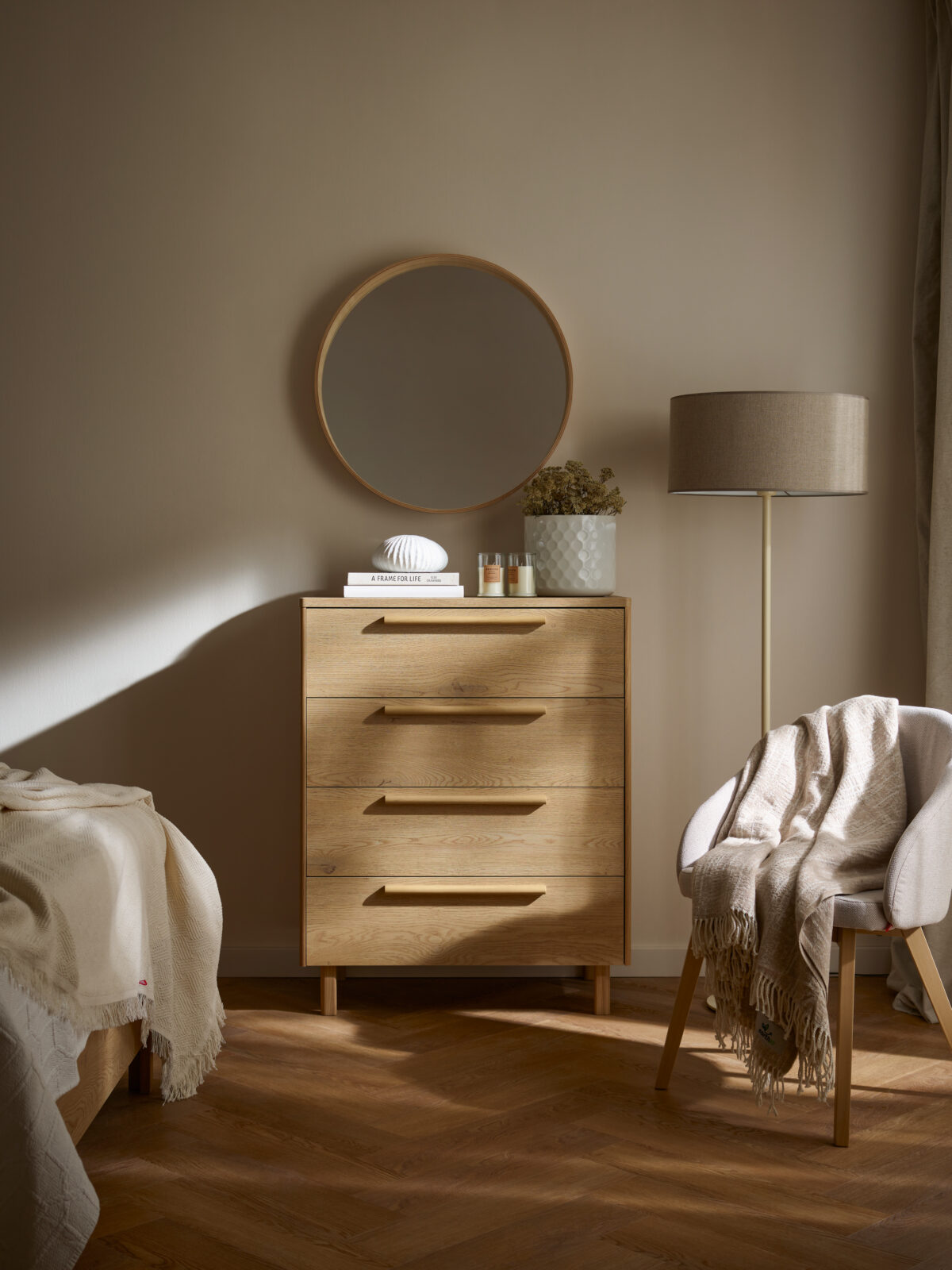 Commode 4 tiroirs 83 cm chêne JADE pratique et fonctionnelle