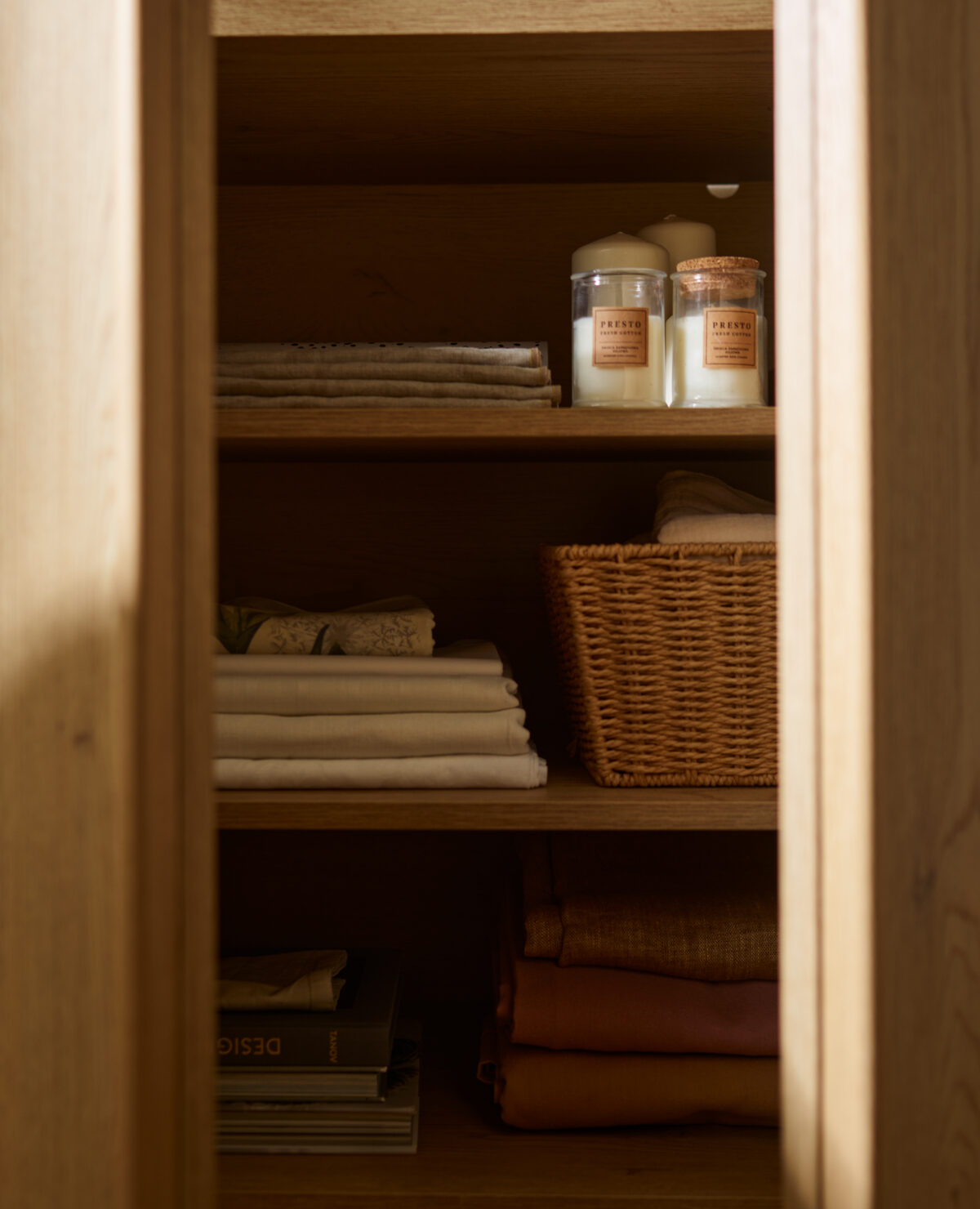 Rangement pratique de la bibliothèque 2 portes 6 étagères 83 cm chêne - JADE