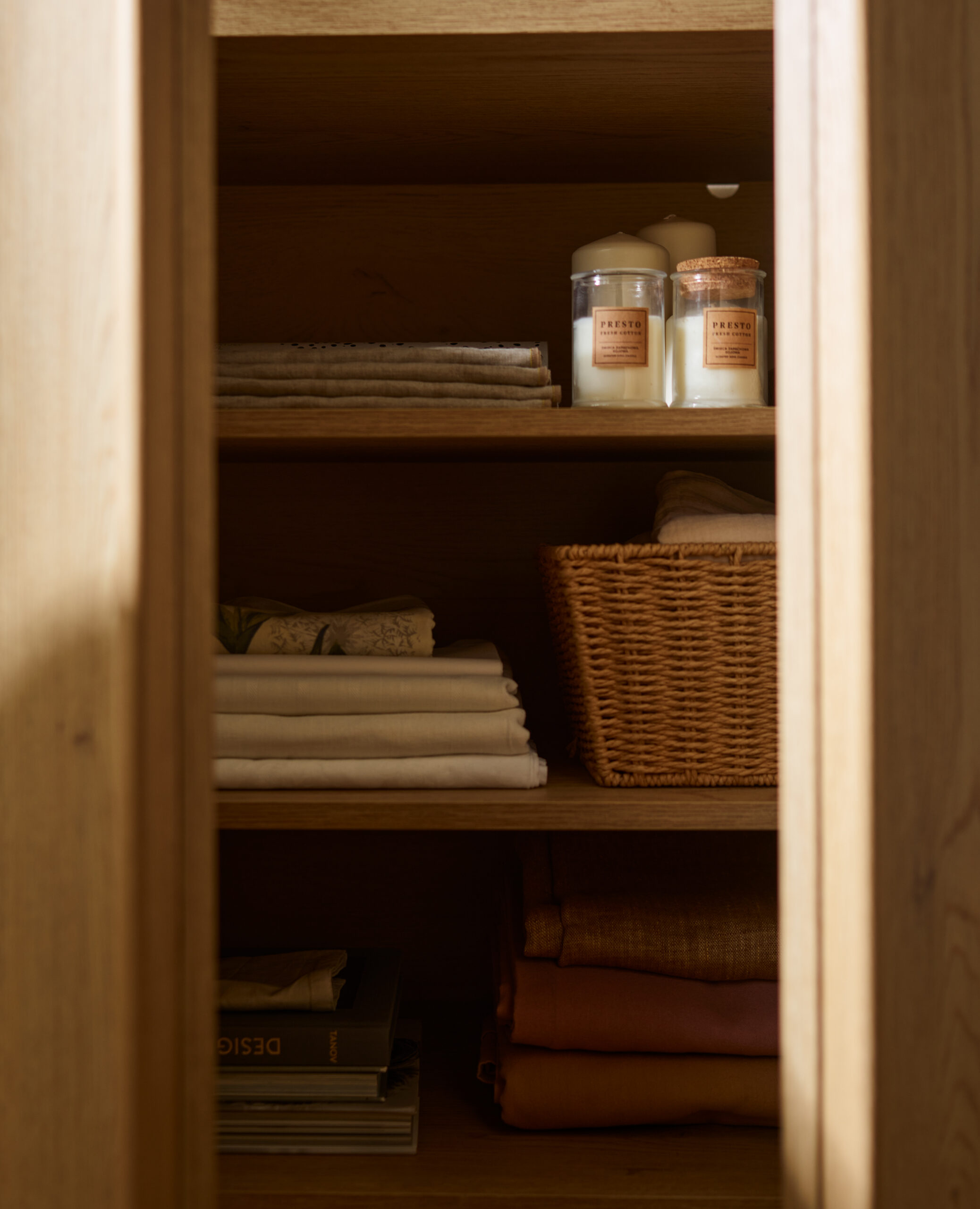 Rangement pratique de la bibliothèque 2 portes 6 étagères 83 cm chêne - JADE