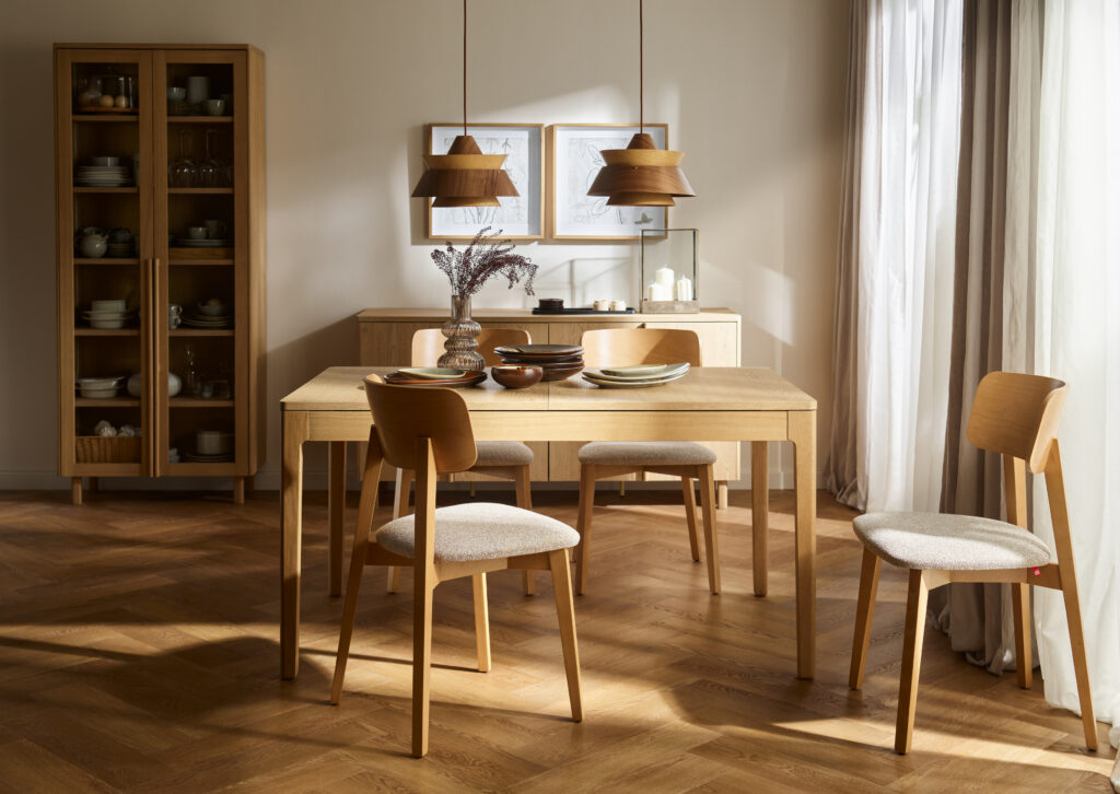 Optez pour la table à manger rectangulaire extensible JADE pour profiter de moments conviviaux entre famille et amis