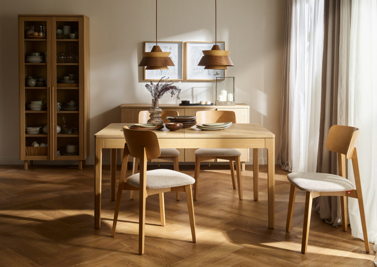Optez pour la table à manger rectangulaire extensible JADE pour profiter de moments conviviaux entre famille et amis